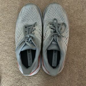 Hoka Clifton 8